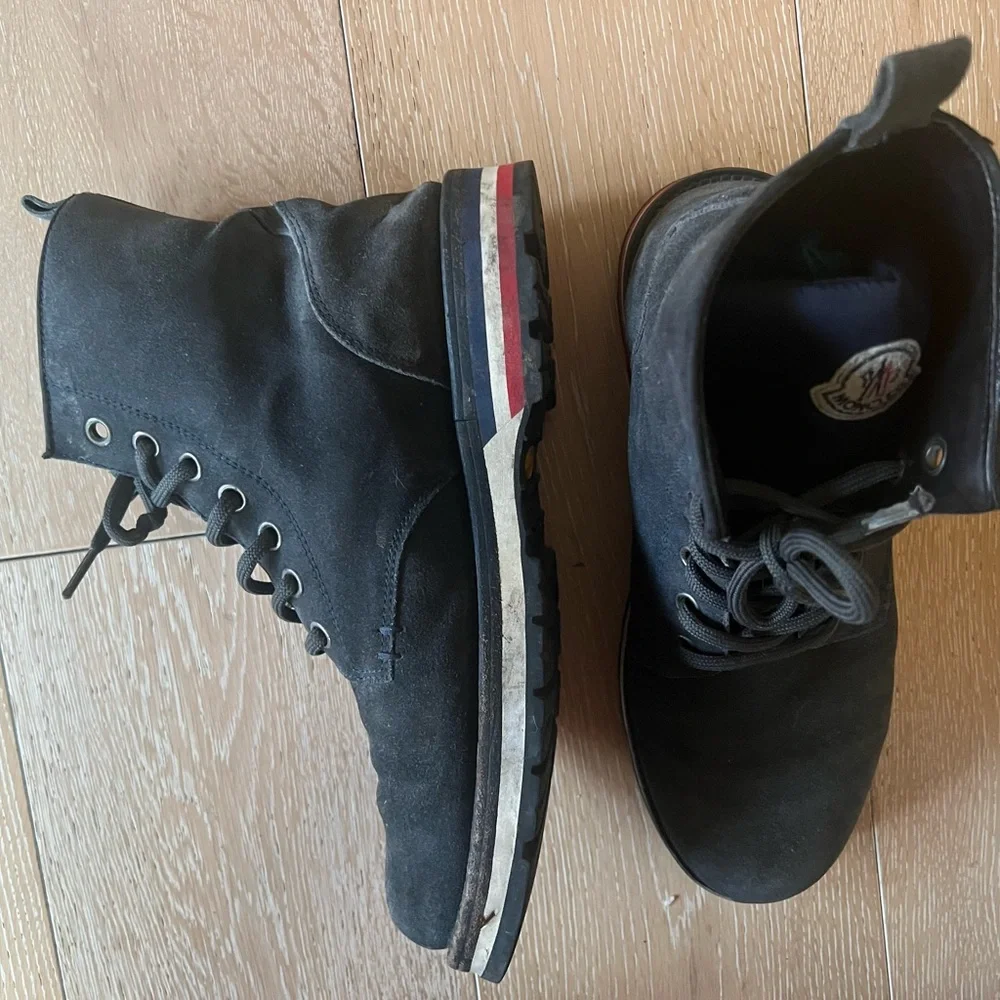 Men’s authentic Moncler Navy Blue Suede Boots, size 43 - Picture 2 of 13